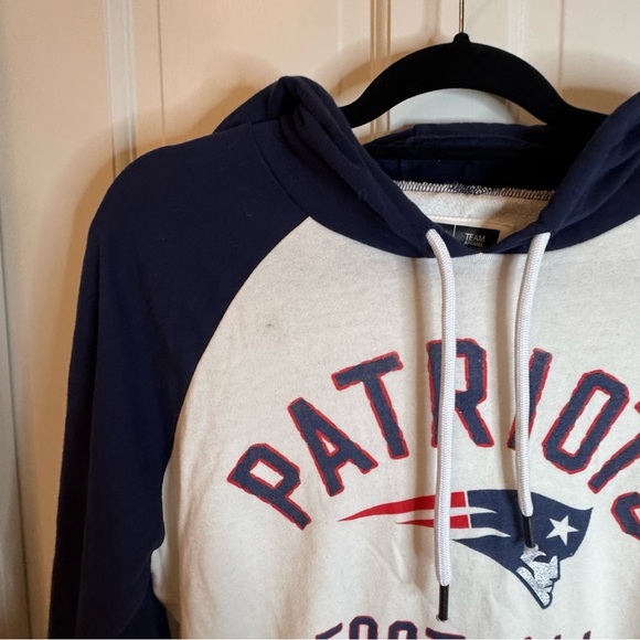 Patriots Football Hoodie Woman’s Small - Picture 3 of 9
